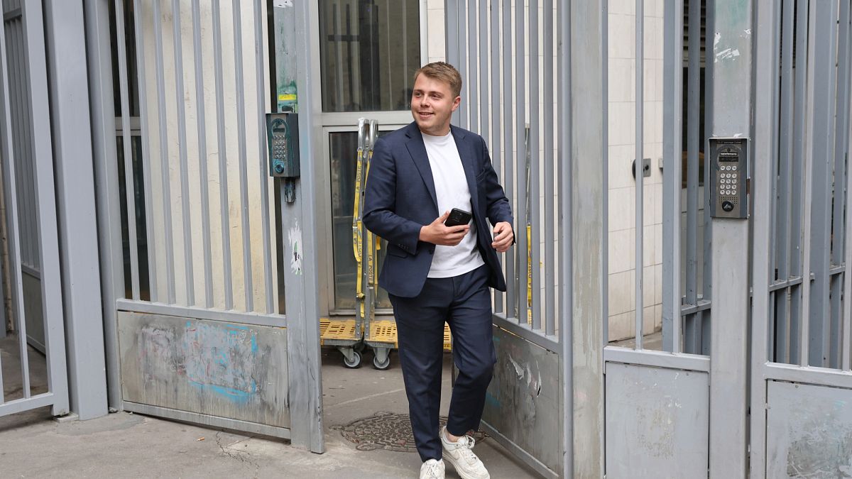 Fact-checking : le député de La France Insoumise Louis Boyard a-t-il dissimulé une montre de luxe ?