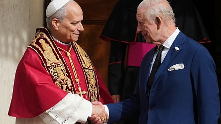 Le roi Charles et la reine Camilla rejoignent le pape pour une prière historique au Vatican