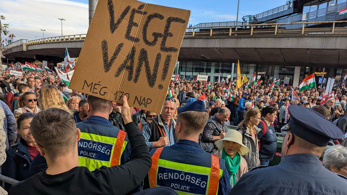 Orbán Viktor: Brüsszel akadályozza a békét, a választás tétje a háború