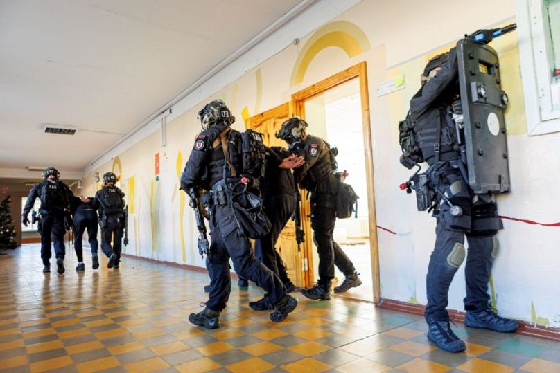 Terrorizmusellenes gyakorlat a lettországi Daugavspilsban, 2025 szeptemberében