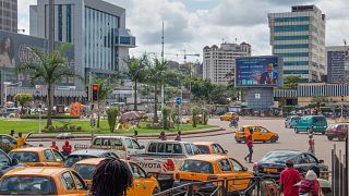 Entre coupure d’internet et accusations de fraude, le Cameroun retient son souffle