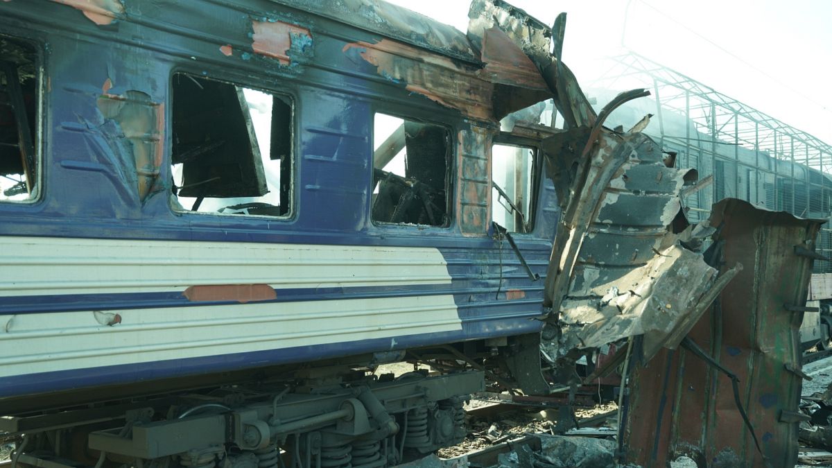 Un homme déclenche un engin explosif dans une gare du nord de l'Ukraine, au moins trois morts