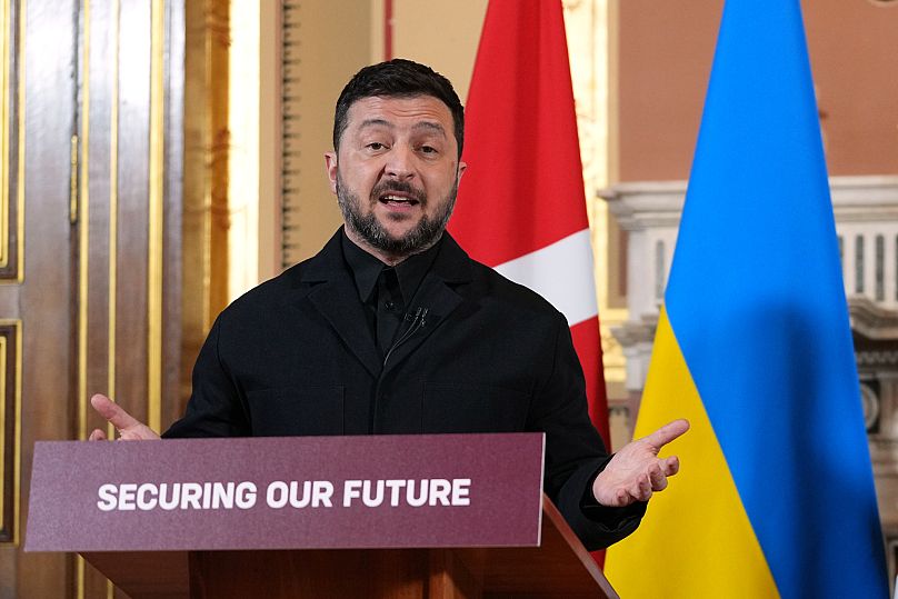 Ukraine's President Volodymyr Zelenskyy speaks to the media in London, 24 October, 2025