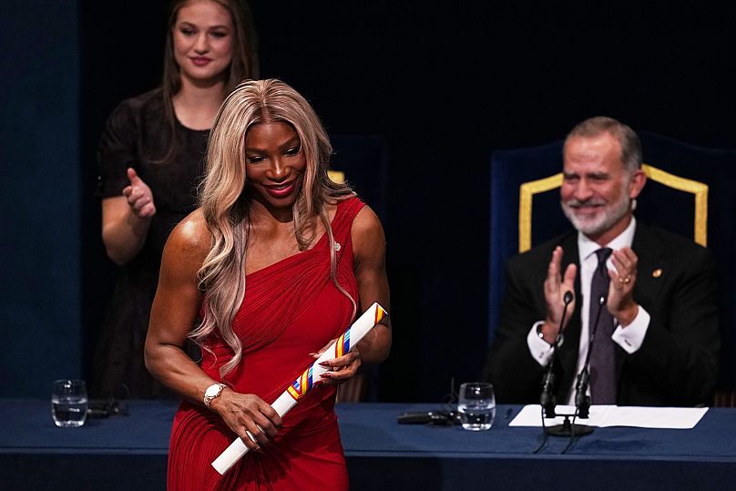 Serena Williams recibe los Premios Princesa de Asturias durante una ceremonia en Oviedo, norte de España, el viernes 24 de octubre de 2025.