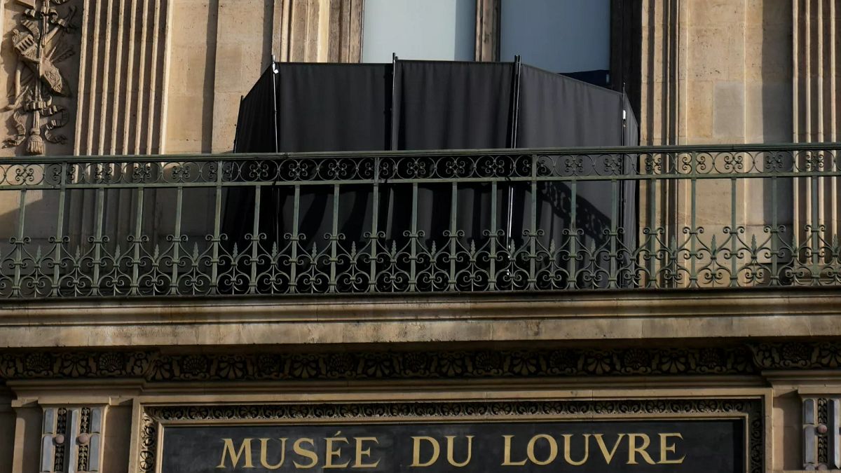 Casse du Louvre : deux suspects interpellés et placés en garde à vue