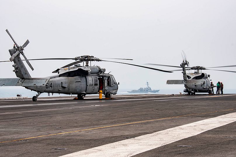 هلیکوپترهای MH-60R Sea Hawk  بر ناو آمریکایی