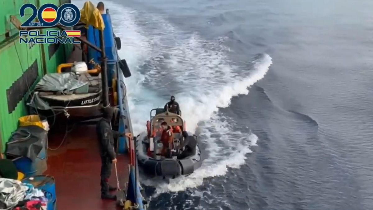 Polícia espanhola apreende 6.500 quilos de cocaína em navio mercante