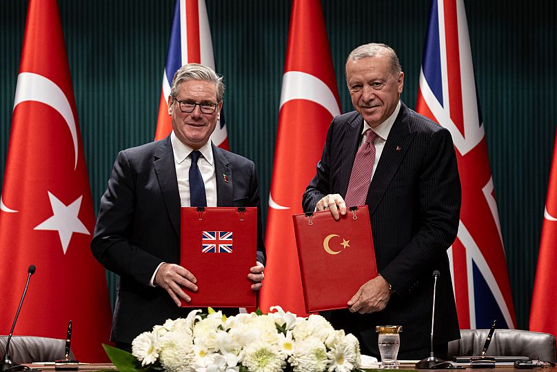 Turkey's President Recep Tayyip Erdoğan and Britain's Prime Minister Keir Starmer after signing a bilateral agreement in Ankara, 27 October, 2025