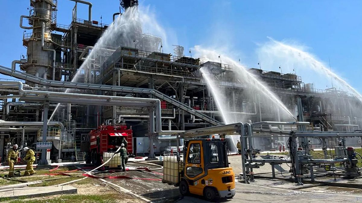 Zelenskyy: Ukraine strikes cut Russia's oilr efining capacity by 20%