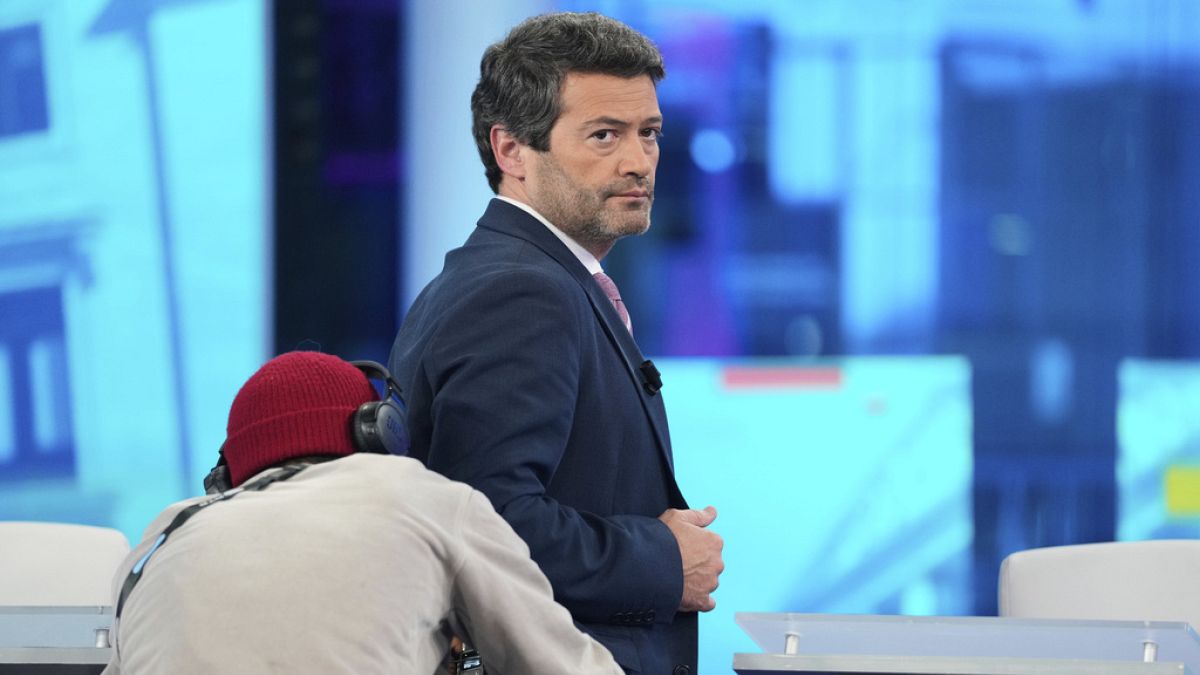 CNE pede intervenção do Ministério Público sobre cartazes de André Ventura