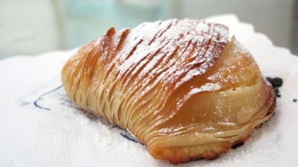 A Napoli sfogliatella più grande mondo A Napoli sfogliatella più grande mondo