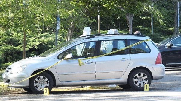 Bimba morta in auto: indagato il padre Bimba morta in auto: indagato il padre