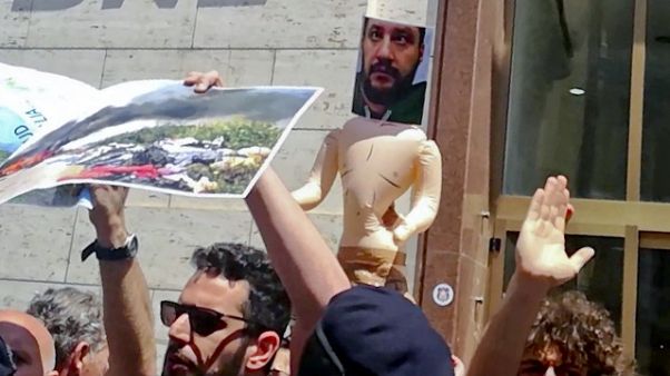 Protesta centri sociali contro Lega-M5S Protesta centri sociali contro Lega-M5S