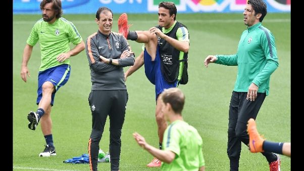 Allegri:un onore allenare Pirlo e Buffon Allegri:un onore allenare Pirlo e Buffon