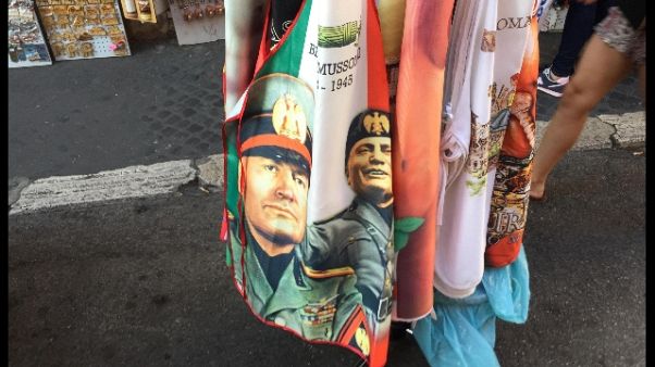 Vicesindaca con grembiule Mussolini Vicesindaca con grembiule Mussolini