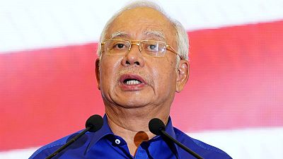 رئيس وزراء ماليزيا السابق يطلب الحماية بعد ملاحقته باتهامات فساد