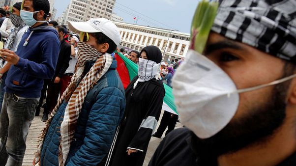 الآلاف في المغرب يحتجون على نقل السفارة الأمريكية إلى القدس الآلاف في المغرب يحتجون على نقل السفارة الأمريكية إلى القدس