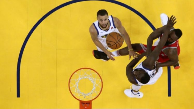 NBA: Golden State, porté par Curry, humilie Houston