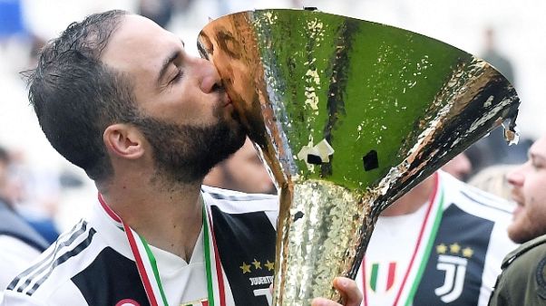 Fiocco rosa Juve, Higuain diventa papà Fiocco rosa Juve, Higuain diventa papà