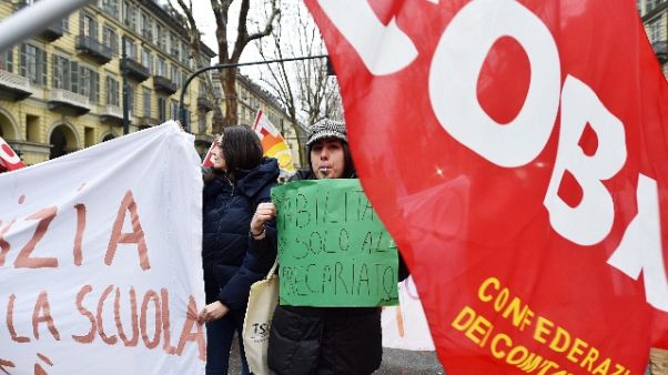 Napoli, scritte spray contro maestra Napoli, scritte spray contro maestra