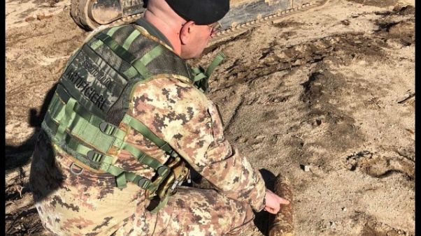 Ordigno bellico esplode, operaio grave Ordigno bellico esplode, operaio grave