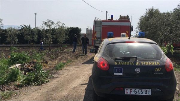 Esplode fabbrica fuochi,morto operaio Esplode fabbrica fuochi,morto operaio