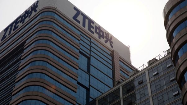 واشنطن وبكين تقتربان من اتفاق لإلغاء حظر أمريكي يستهدف زد.تي.إي الصينية واشنطن وبكين تقتربان من اتفاق لإلغاء حظر أمريكي يستهدف زد.تي.إي الصينية