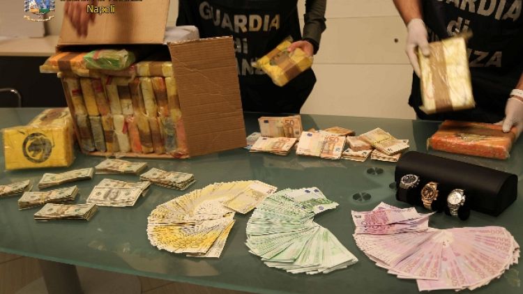 Gdf sequestra coca per 7 mln, un arresto