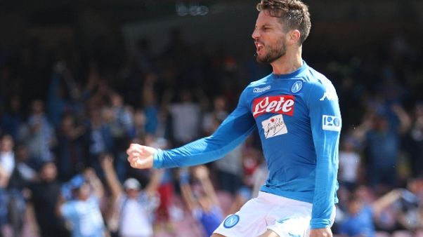 Mertens, noi napoletani non molliamo mai Mertens, noi napoletani non molliamo mai
