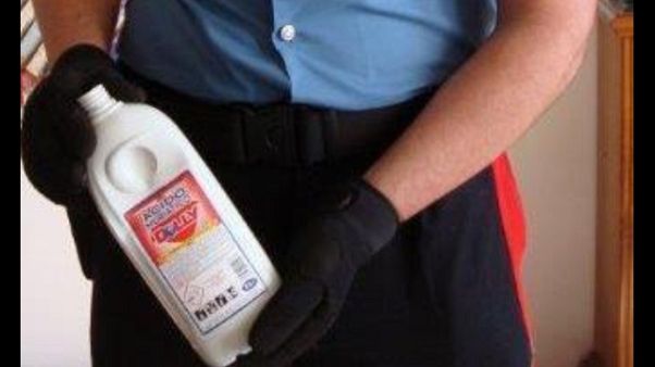 Si lava con acido, ustionato tredicenne Si lava con acido, ustionato tredicenne