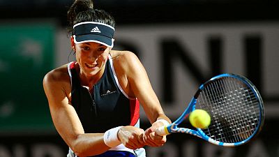 From red carpet to red dirt, Muguruza the warrior From red carpet to red dirt, Muguruza the warrior
