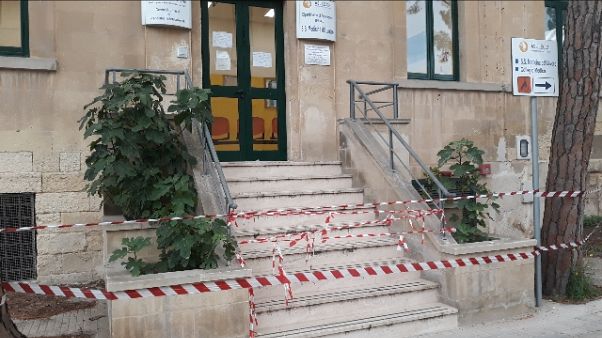 Crolla solaio ufficio vaccinazioni Lecce Crolla solaio ufficio vaccinazioni Lecce