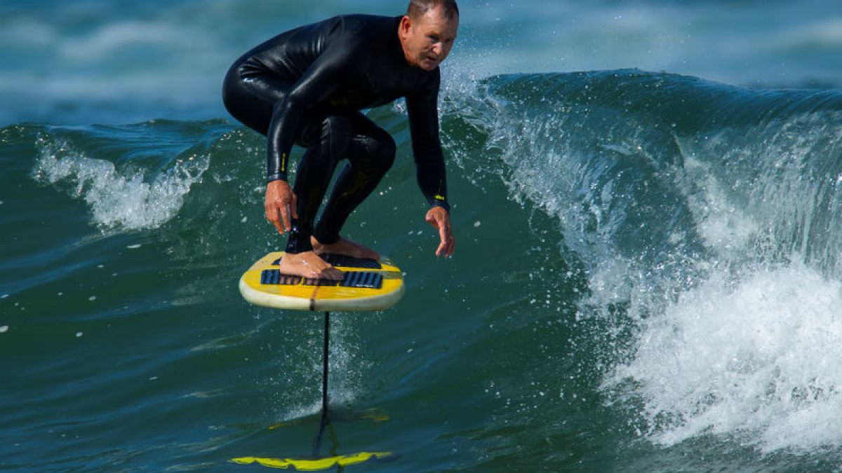 'Surf's up' takes on new meaning for California foilboarders Euronews