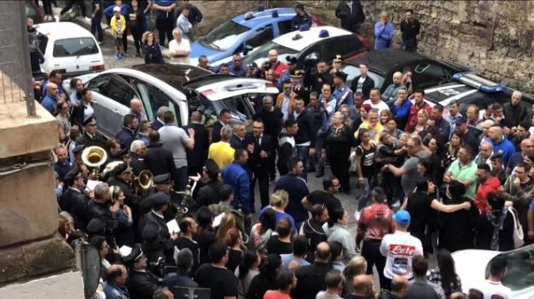 Ilva: funerali operaio, chiesa gremita Ilva: funerali operaio, chiesa gremita