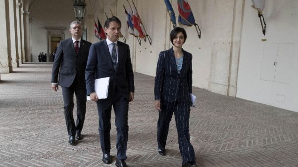 Mattarella dà incarico, Conte accetta Mattarella dà incarico, Conte accetta