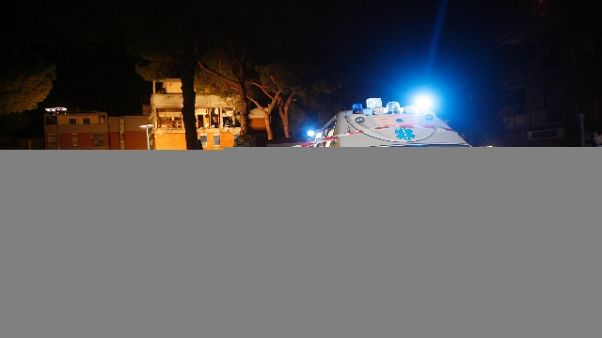 Treno urta camion, un morto e feriti Treno urta camion, un morto e feriti