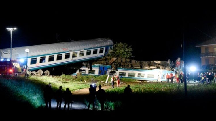 Italie: deux morts, une vingtaine de blessés dans la collision entre un train et un poids lourd