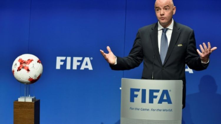 La Fifa attaquée sur les règles de propriété des joueurs: décision dans un mois