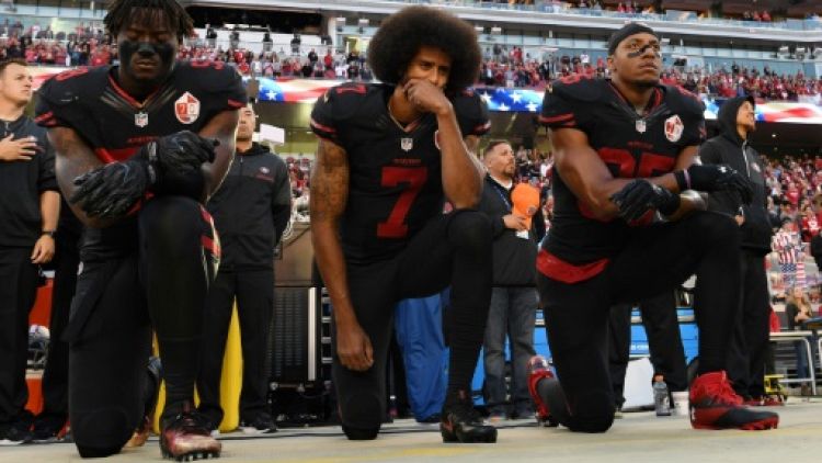 Trump: les joueurs de NFL qui boycottent l'hymne "ne devraient pas être dans le pays" 