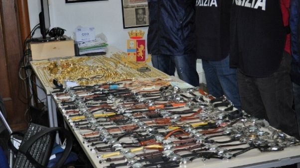 Finti tecnici gas rapinano due anziani Finti tecnici gas rapinano due anziani