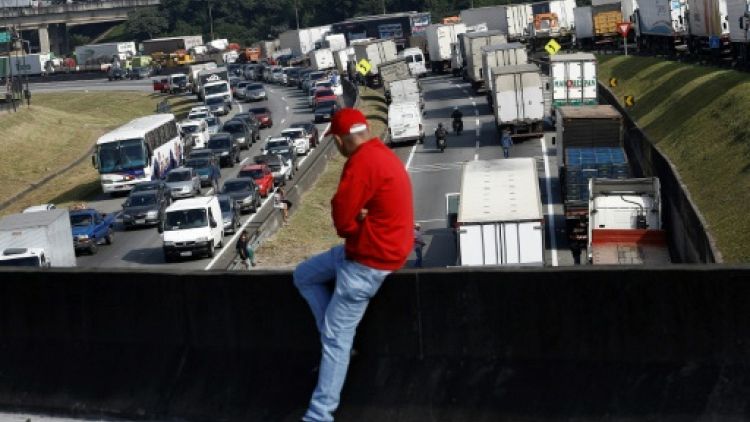 Brésil: trêve de 15 jours dans la grève des routiers