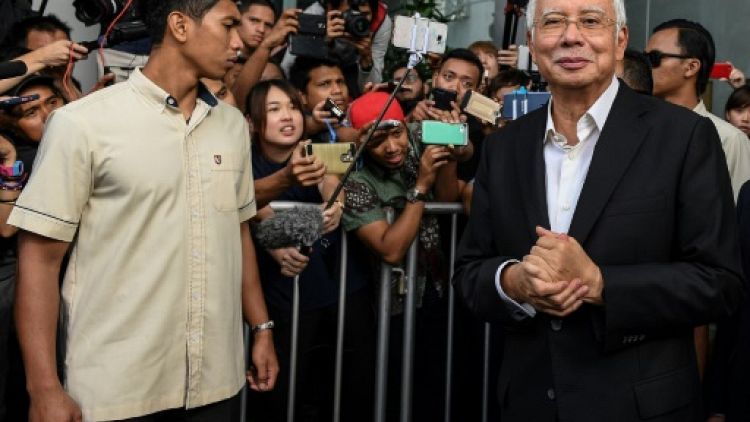 Malaisie: près de 30 millions de dollars saisis chez l'ex-Premier ministre