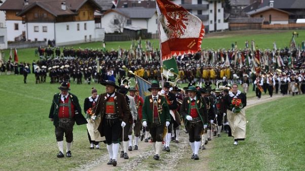 Domenica raduno 11000 Schützen in Tirolo Domenica raduno 11000 Schützen in Tirolo