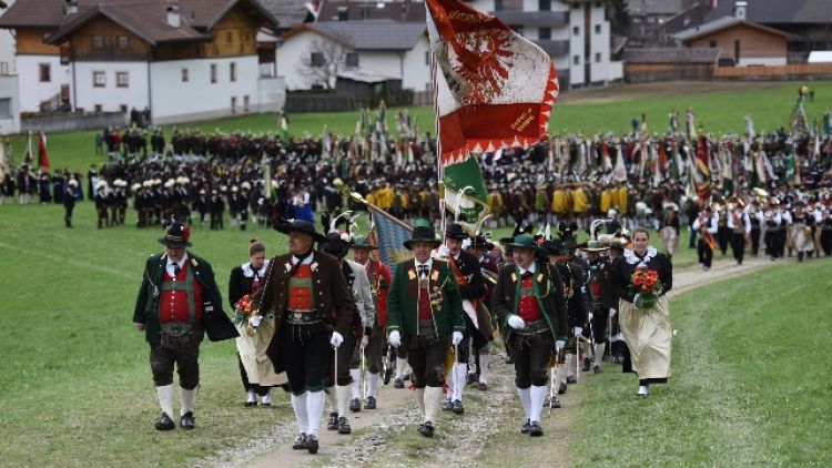 Domenica raduno 11000 Schützen in Tirolo