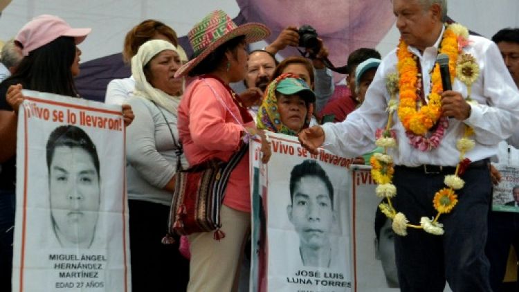 Mexique: le candidat Lopez Obrador promet la justice pour les 43 étudiants disparus