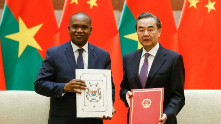 La Chine noue des relations diplomatiques avec le Burkina Faso qui a rompu avec Taïwan 