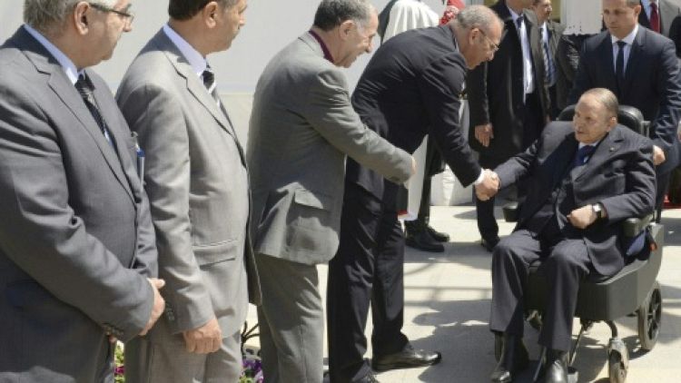 Algérie: des politiques et des intellectuels appellent Bouteflika à "renoncer" à un 5e mandat 
