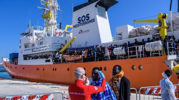 Migranti, 'Miracolo' nasce a bordo nave Migranti, 'Miracolo' nasce a bordo nave