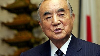 ناكاسوني رئيس وزراء اليابان السابق يحث في عيد ميلاده المئة على تعديل الدستور