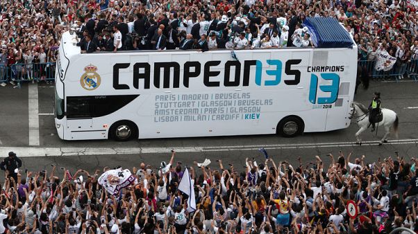 ريال يحتفل بلقب دوري الأبطال في شوارع مدريد ريال يحتفل بلقب دوري الأبطال في شوارع مدريد